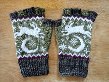 Load image into Gallery viewer, Hand Knit Gloves - Midnight Hare