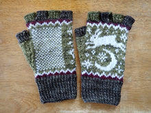 Load image into Gallery viewer, Hand Knit Gloves - Midnight Hare