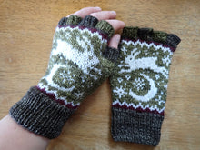 Load image into Gallery viewer, Hand Knit Gloves - Midnight Hare