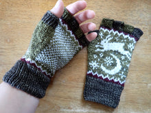 Load image into Gallery viewer, Hand Knit Gloves - Midnight Hare