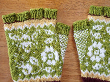 Load image into Gallery viewer, Hand Knit Gloves - Garden Bee