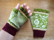 Load image into Gallery viewer, Hand Knit Gloves - Garden Bee